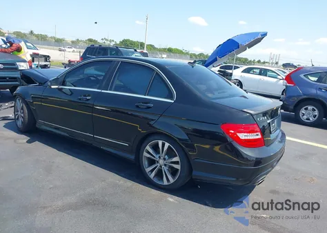 2014 Mercedes-Benz C 250 Luxury/Sport z USA, uszkodzony, nr VIN WDDGF4HB1ER306501